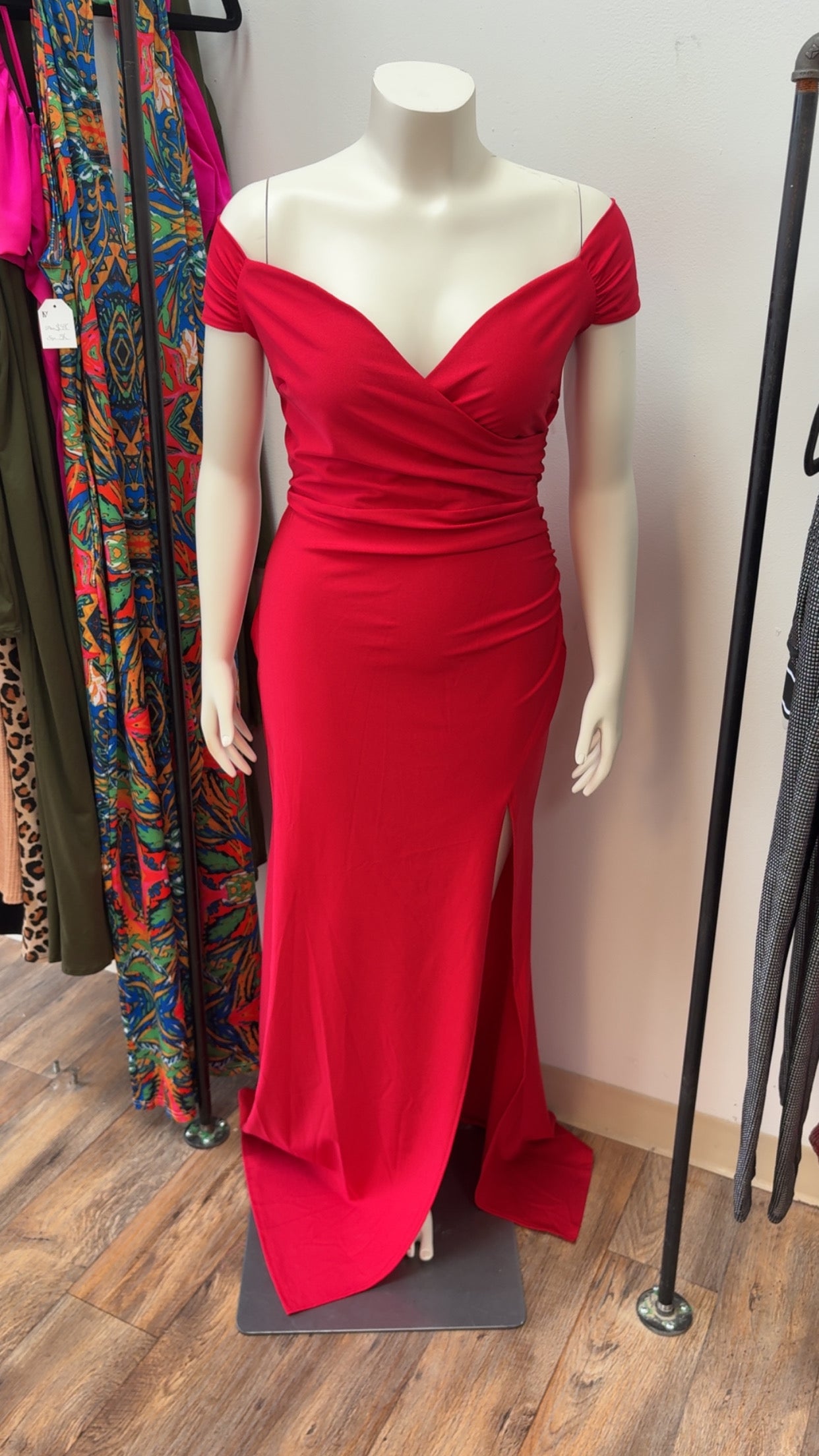 Lady in Red Dress (curvy)